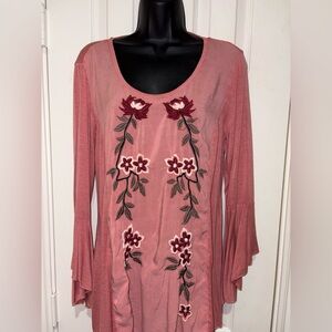 Floral Embroidered Pink Top ⭐️NWT⭐️